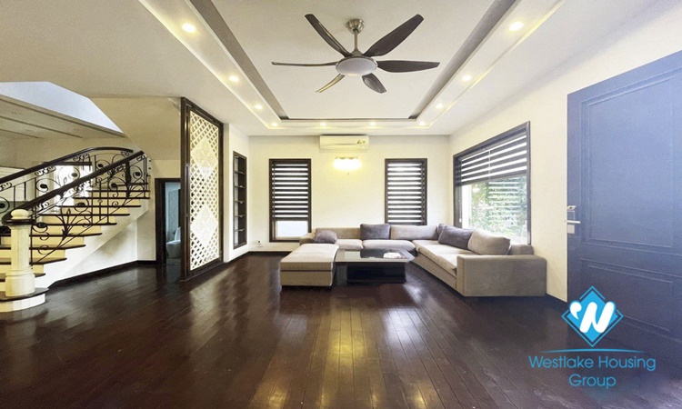 House for rent in Anh Dao 8 Vinhomes Riverside, Long Bien.